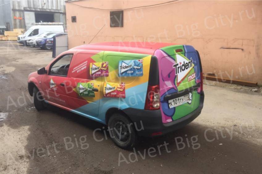 okleyka avto reklamnoy plonkoy